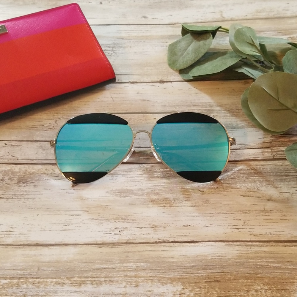Classic Mirrored Aviators with Accent Panels